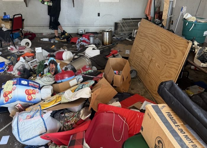 messy garage Foreclosure Cleanout